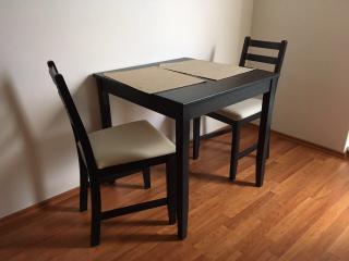 Jídelní stůl + židle