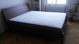 Kompletní postel pro dva z IKEA