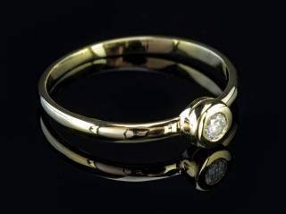 Zlatý prstýnek s přírodním diamantem - briliant