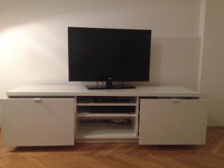 Televizní stolek IKEA
