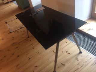 Psací stůl IKEA - skleněný