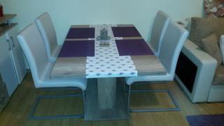 Rozkládací jídelní stůl + 4 židle