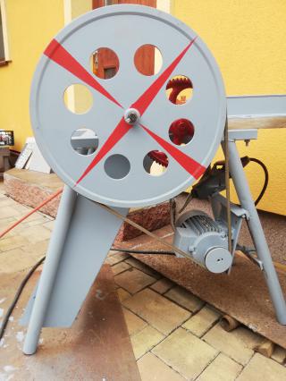 Pomocníci, stroje.