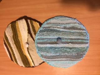 Ručně tkané výtvarně  zpracované barety 