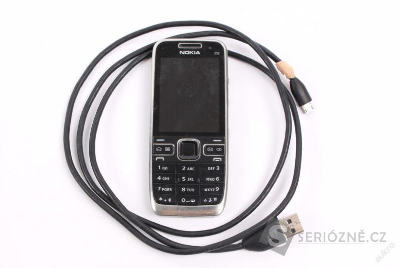 Mobilní telefon Nokia E52-1