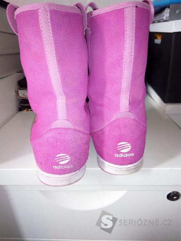 Krásné růžové zimní boty Adidas