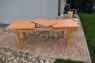 Dřevěný jídelní stůl z masivu a židle